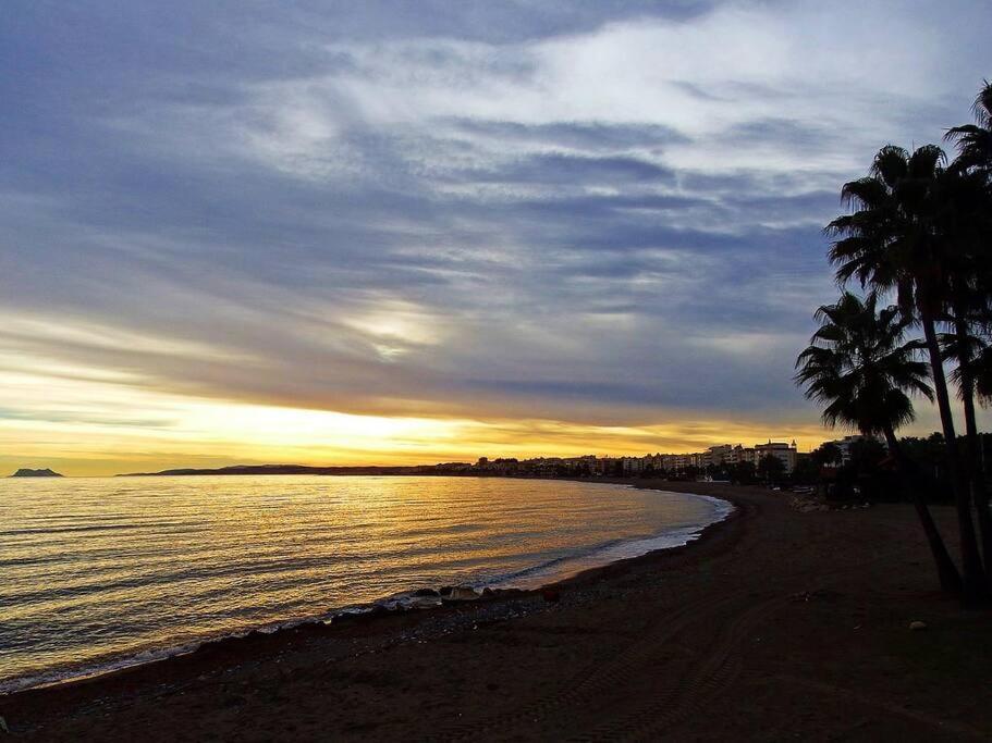 Beachfront Townhouse Estepona Exterior photo