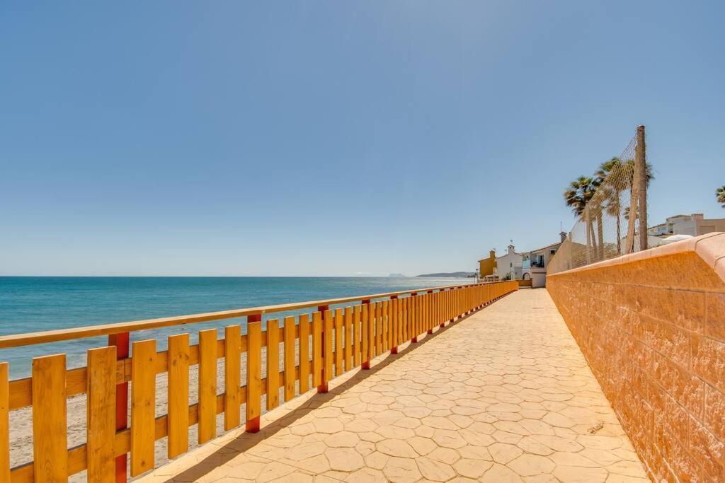 Beachfront Townhouse Estepona Exterior photo