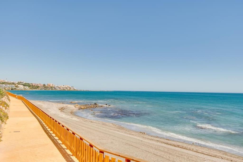 Beachfront Townhouse Estepona Exterior photo