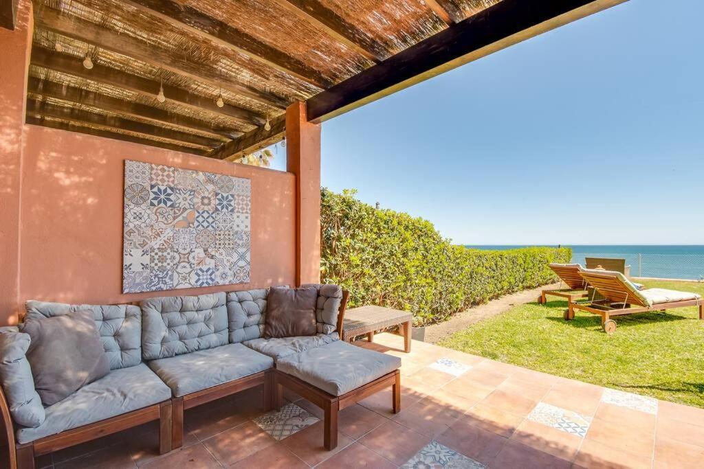 Beachfront Townhouse Estepona Exterior photo