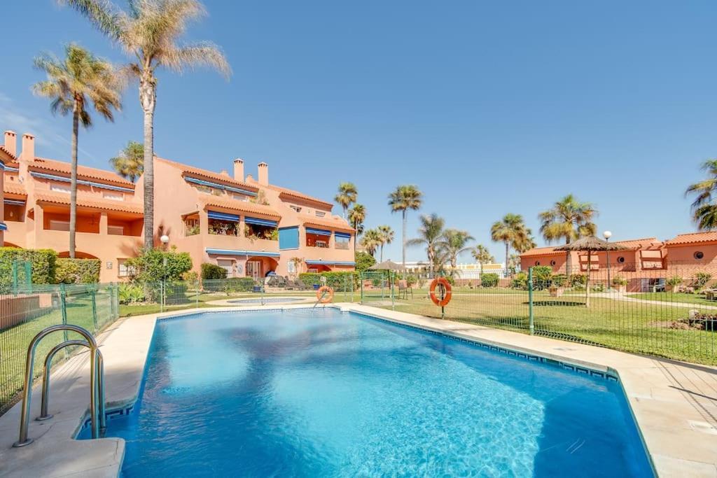 Beachfront Townhouse Estepona Exterior photo